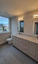 555 Highland Dr in Seattle, WA - Building Photo - Building Photo