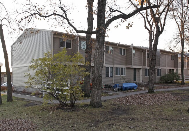 Woodland Park Apartments in St. Cloud, MN - Building Photo - Building Photo