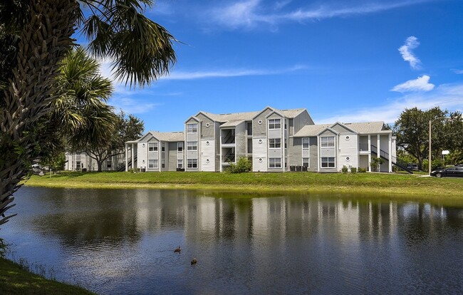 The Lucille Apartments in Stuart, FL - Foto de edificio - Building Photo
