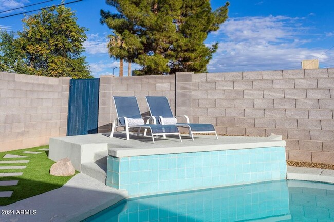 423 N 73rd Pl in Scottsdale, AZ - Foto de edificio - Building Photo