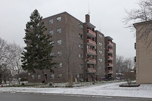1125 Forestwood Dr in Mississauga, ON - Building Photo
