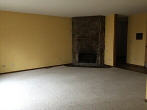 2263 Springbrook Ct in Grand Forks, ND - Building Photo - Building Photo