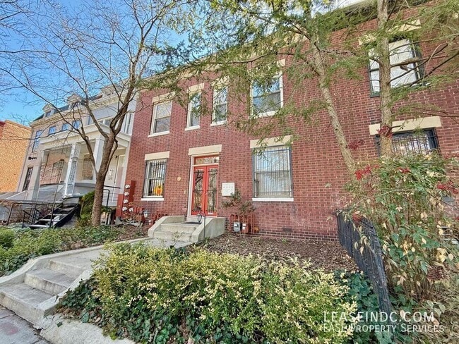 property at 1239 C St SE