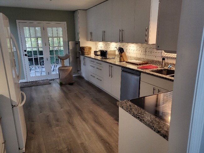 property at 16 Bramblewood Pl SW