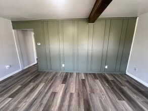 2045 Dave Buck Rd in Johnson City, TN - Foto de edificio - Building Photo