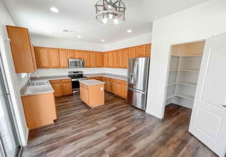 7214 W St Charles Ave in Phoenix, AZ - Building Photo - Building Photo