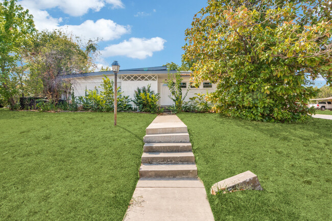 5155 Trail Lake Dr in Fort Worth, TX - Building Photo - Building Photo