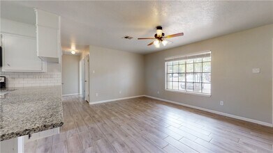3923 Olive St, Unit B in Bryan, TX - Building Photo - Building Photo