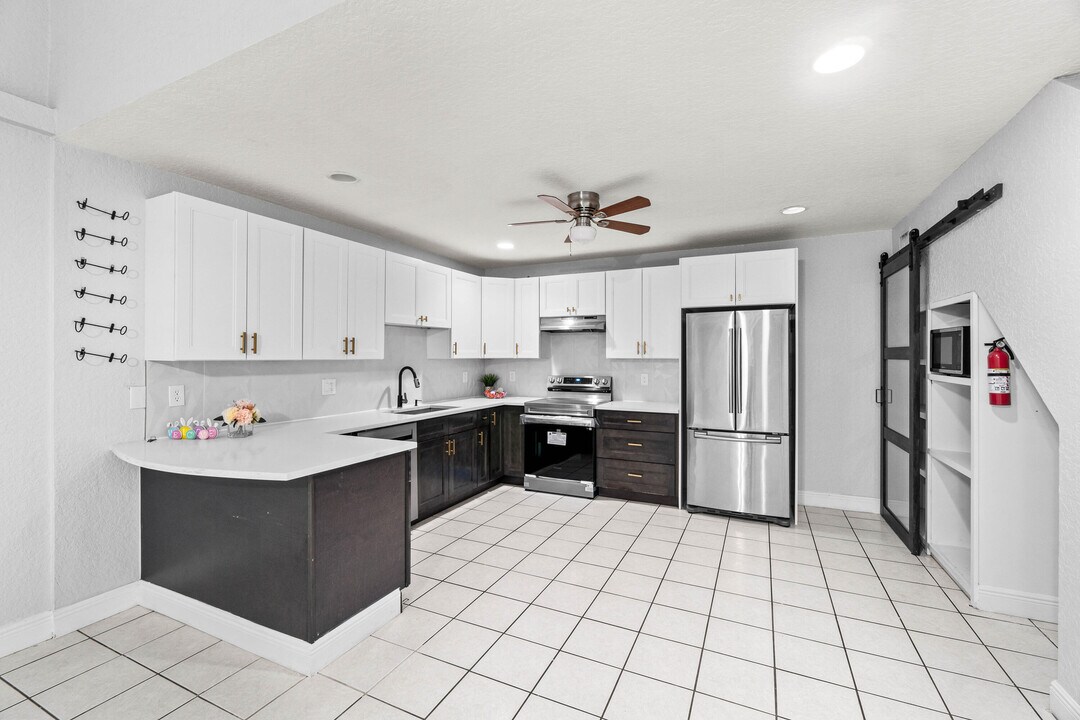 13916 Folkestone Cir in Wellington, FL - Building Photo