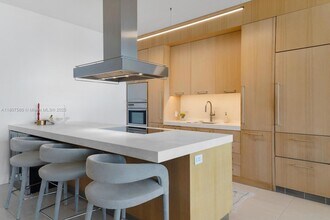 10205 Collins Ave, Unit PH 3 in Bal Harbour, FL - Building Photo - Building Photo