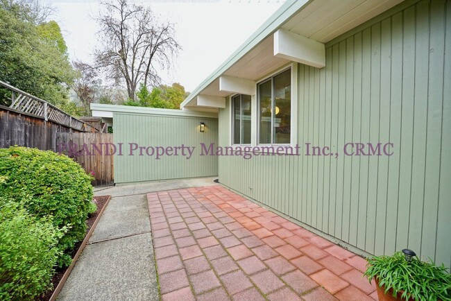 870 Penny Royal Ln in San Rafael, CA - Building Photo - Building Photo