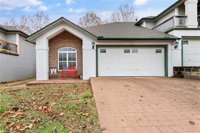 property at 11073 Club House Pkwy