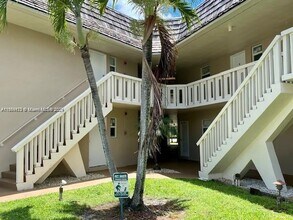 7470 Miami Lakes Dr in Miami Lakes, FL - Building Photo - Building Photo