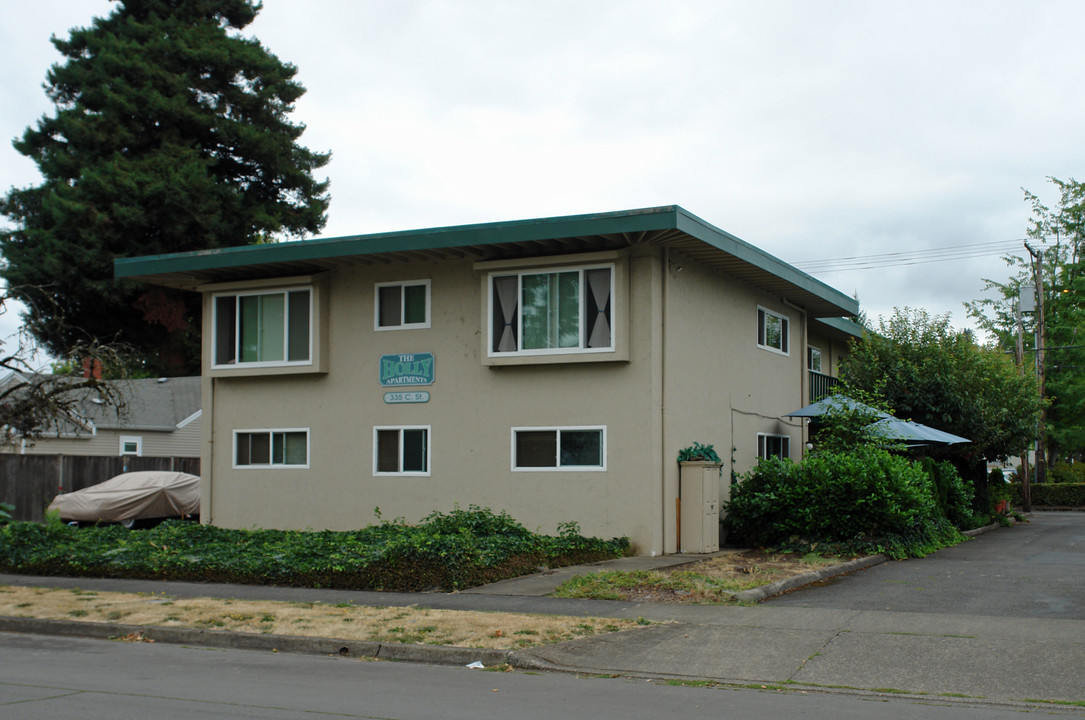 The Holly Apartments in Springfield, OR - Building Photo