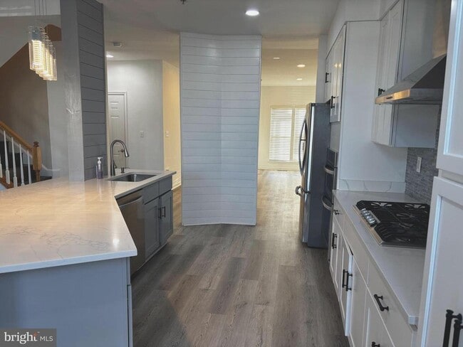 property at 2919 Lomond Pl