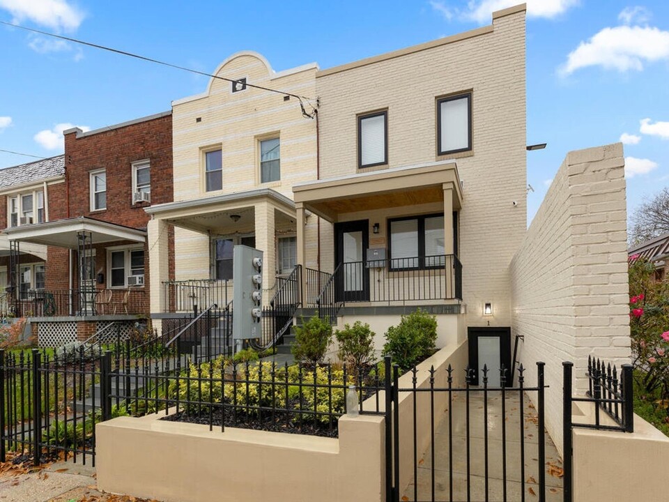 2517 Benning Rd NE in Washington, DC - Building Photo