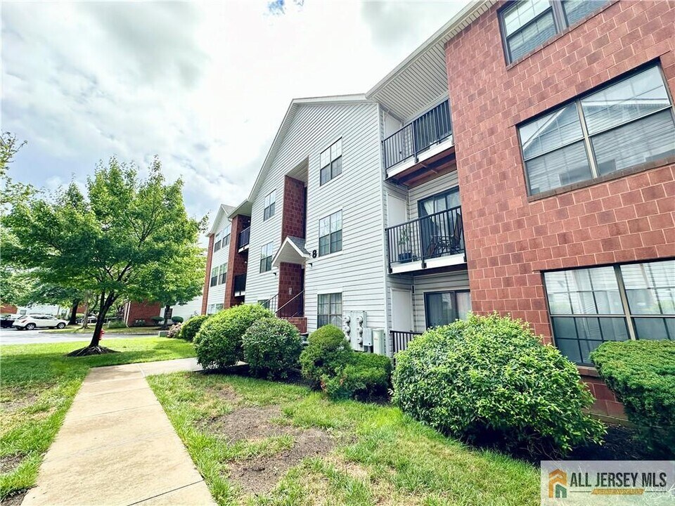 85 Keystone Ct in Edison, NJ - Building Photo