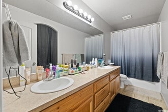 1761 N Belvedere Way in Layton, UT - Building Photo - Building Photo