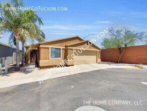 428 E Geronimo Bluff Loop in Tucson, AZ - Building Photo - Building Photo