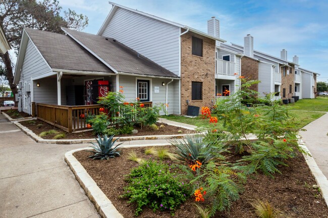 Northchase Apartments in Austin, TX - Foto de edificio - Building Photo