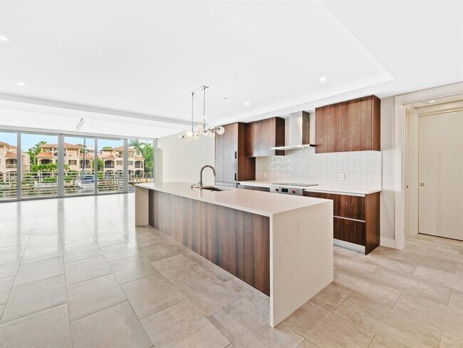 133 Isle of Venice Dr, Unit 201 in Fort Lauderdale, FL - Building Photo - Building Photo