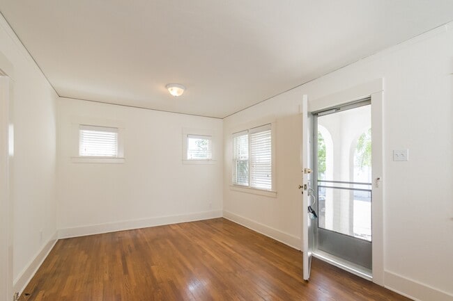 1718 Loma Dr in Hermosa Beach, CA - Building Photo - Building Photo