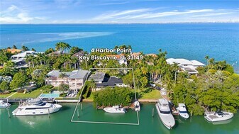 4 Harbor Point in Key Biscayne, FL - Building Photo