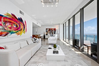 5875 Collins Ave, Unit 1202 in Miami, FL - Building Photo - Building Photo