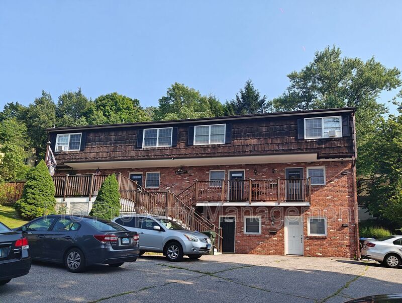 18 Broadview Terrace in Thomaston, CT - Building Photo