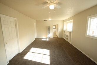 1126 N Roosevelt Ave in Fresno, CA - Building Photo - Building Photo