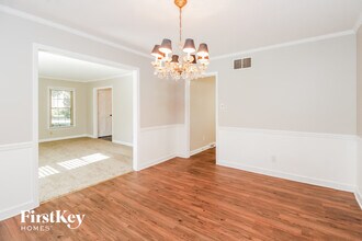 401 O'Neill Dr in Jamestown, NC - Foto de edificio - Building Photo