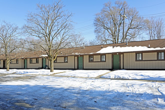 Airport Apartments in Waterford, MI - Building Photo - Building Photo