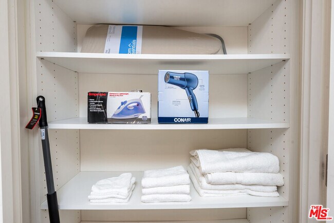 1070 S Bedford St in Los Angeles, CA - Foto de edificio - Building Photo