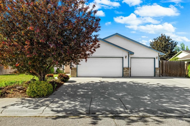 property at 2635 W Forecast St