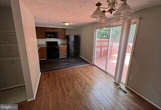 9410 Squires Ct in Laurel, MD - Building Photo - Building Photo