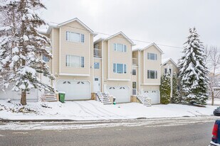 2736 16 St SW in Calgary, AB - Building Photo