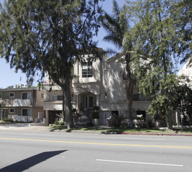 4647 Coldwater Canyon Ave in Sherman Oaks, CA - Building Photo - Building Photo