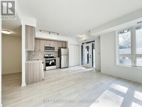 4045 Hickory Dr in Mississauga, ON - Building Photo - Building Photo