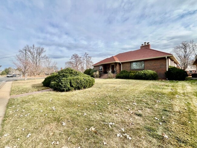 property at 2580 N Monaco St Pkwy