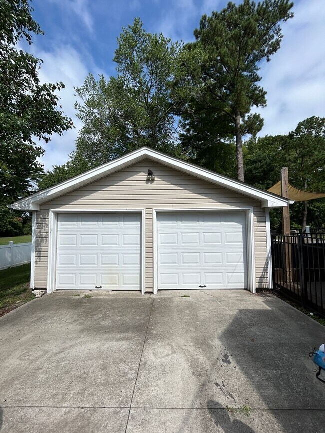 844 Dwyer Rd in Virginia Beach, VA - Building Photo - Building Photo
