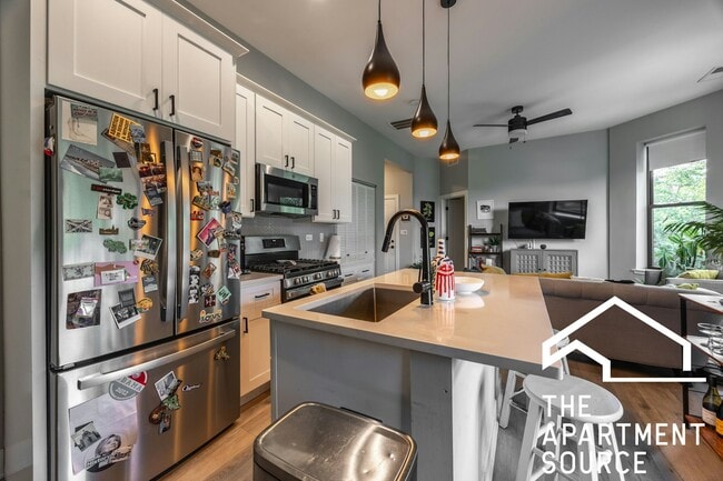 property at 3611 N Greenview Ave