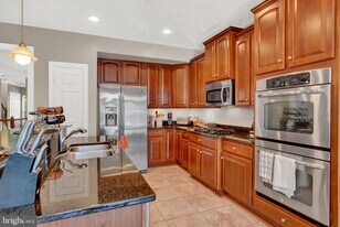 2460 Eastbourne Dr in Leesylvania, VA - Building Photo