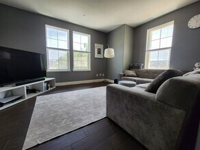 632 True Wind Way in Redwood City, CA - Foto de edificio - Building Photo