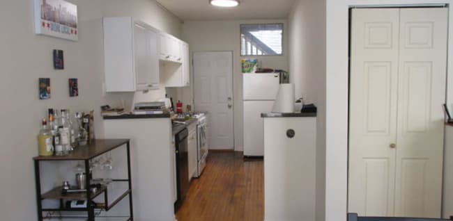 719 W Roscoe St, Unit 2 in Chicago, IL - Foto de edificio - Building Photo