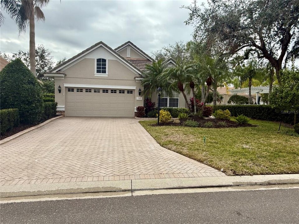 7142 Sandhills Pl in Lakewood Ranch, FL - Building Photo