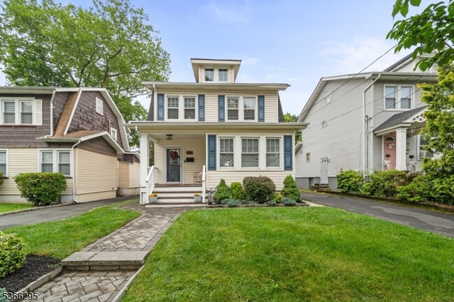 346 Walnut St in Nutley, NJ - Foto de edificio - Building Photo