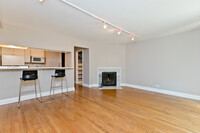 3732 N Pine Grove Ave, Unit 1A in Chicago, IL - Building Photo - Building Photo