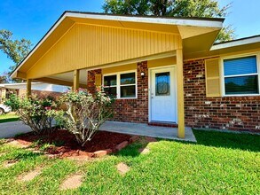 2010 Jerlyn Dr in Denham Springs, LA - Building Photo - Building Photo
