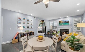 2202 River Run Dr in San Diego, CA - Foto de edificio - Building Photo