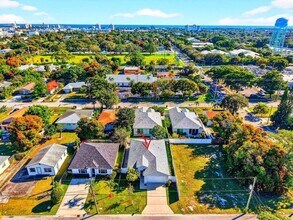 341 Oak Aly in Delray Beach, FL - Foto de edificio - Building Photo